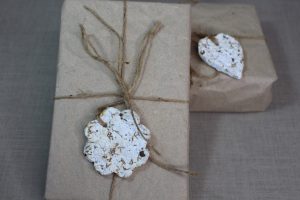 Geschenkanhänger weiß Samenpapier Blume und Herz