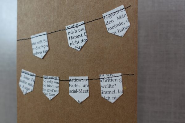 Grußkarte, genähte Wimpelkette aus Buchseiten